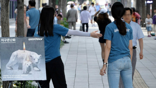 요새 사이비급으로 길거리 공해인 것