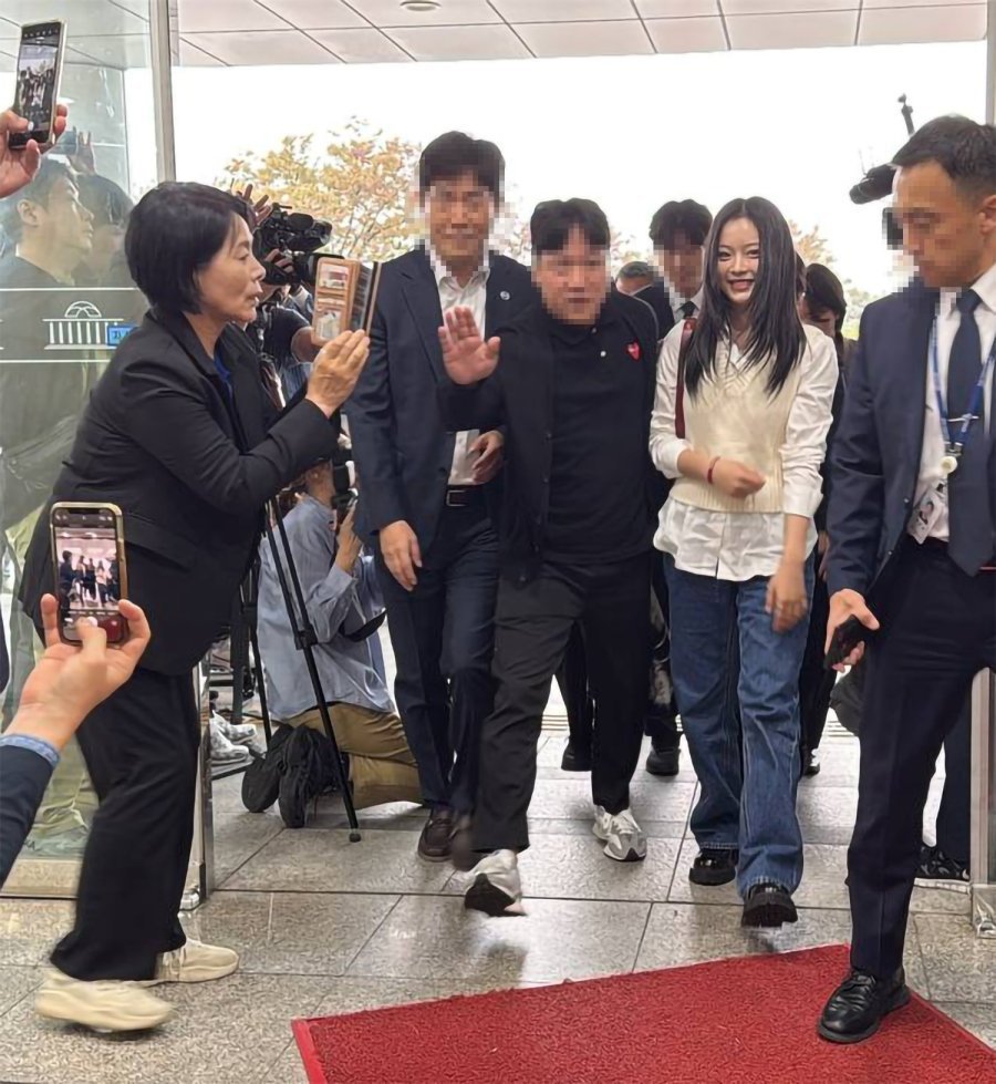 하니가 보기에 국회가 웃긴 이유