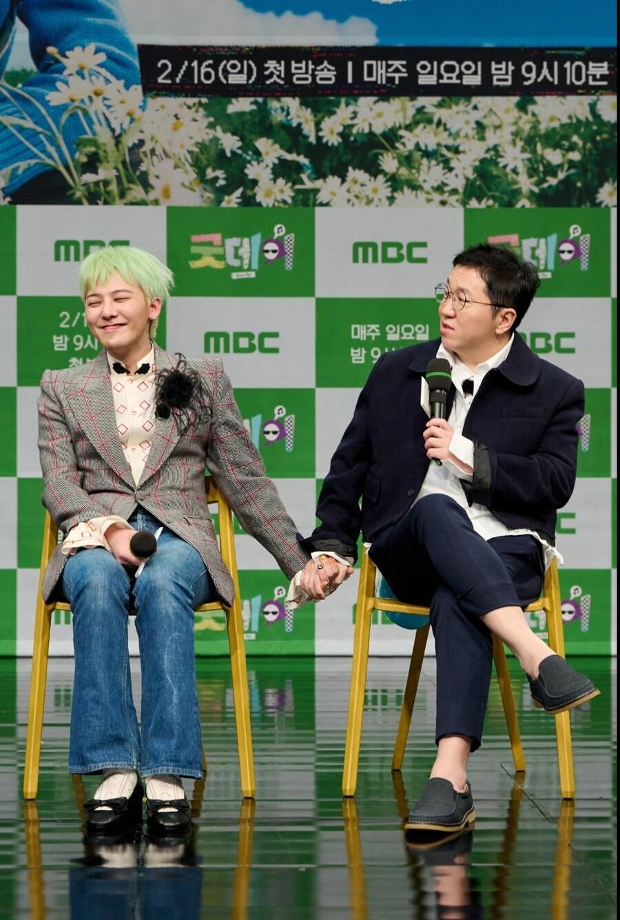 예능 굿데이 제작발표회에서 손잡고 있는 gd와 정형돈.jpg