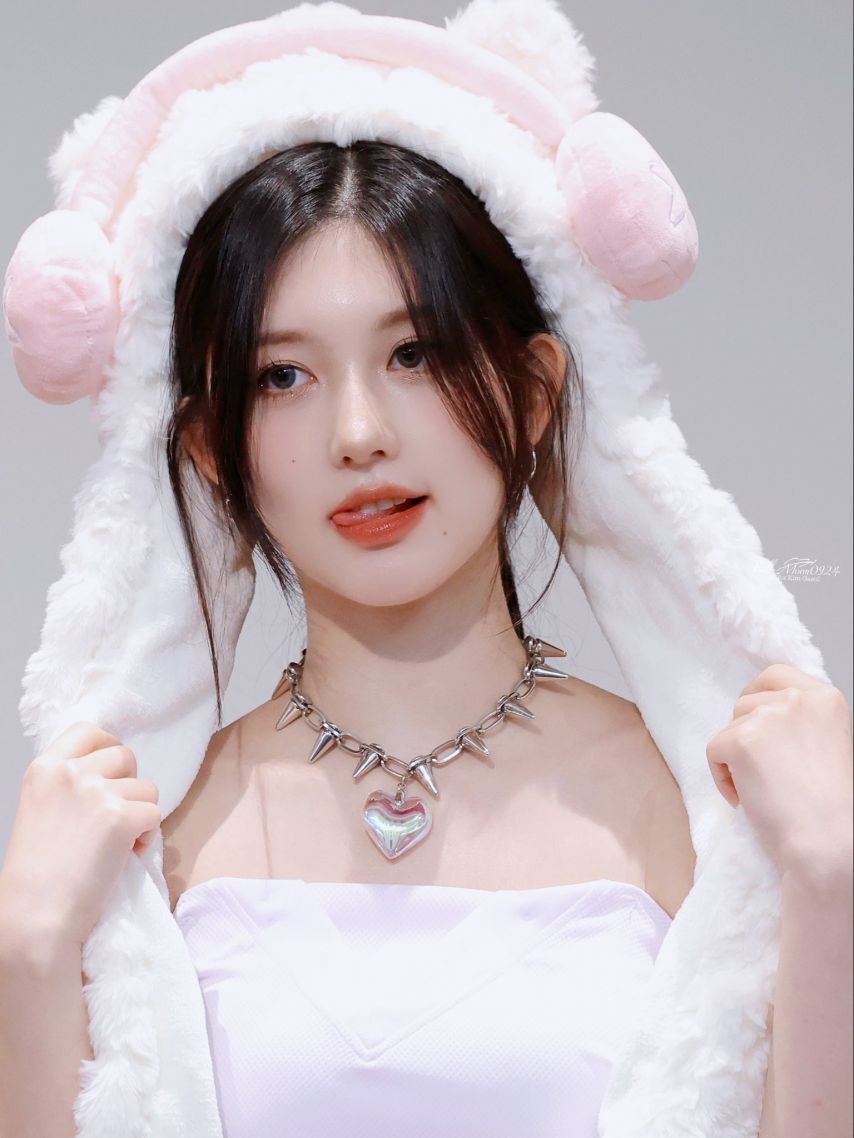 솔직히 아이브에서 장원영은 넘사고 얘가 넘버2 라고 봄