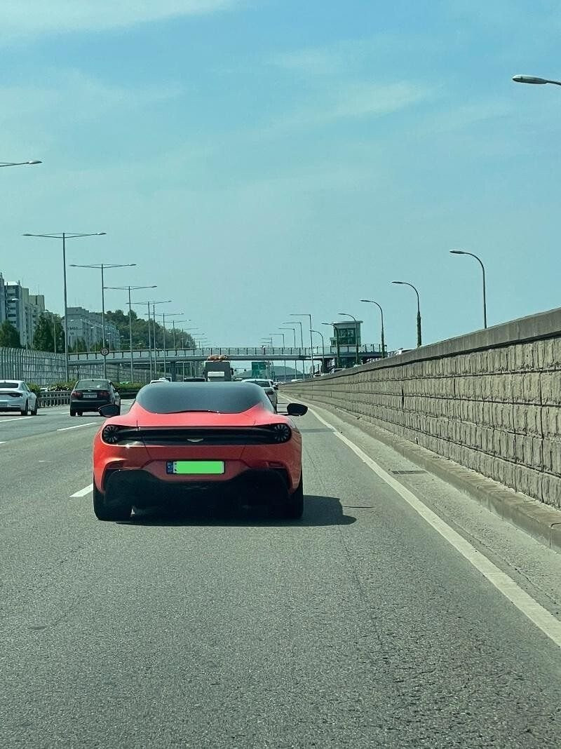 어제 한국 도로에서 발견된 차